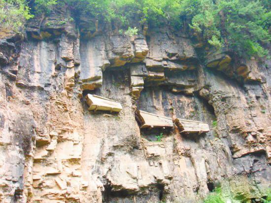贵州铜仁牟家坡：绝壁之上的神秘悬棺葬